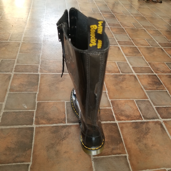 Dr Martens boots - Picture 3 of 4